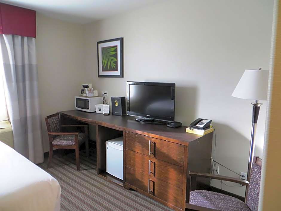Super 8 by Wyndham Saskatoon Near Downtown