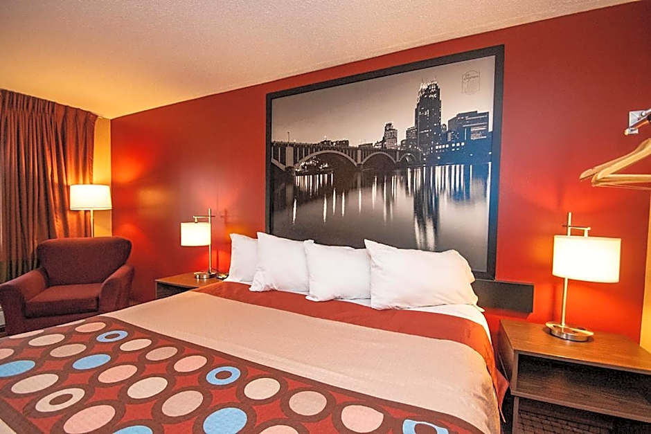Super 8 by Wyndham Brooklyn Center/MPLS