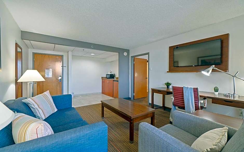 315 LoSo Hotel Airport