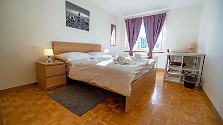 Apartment with Mountain View