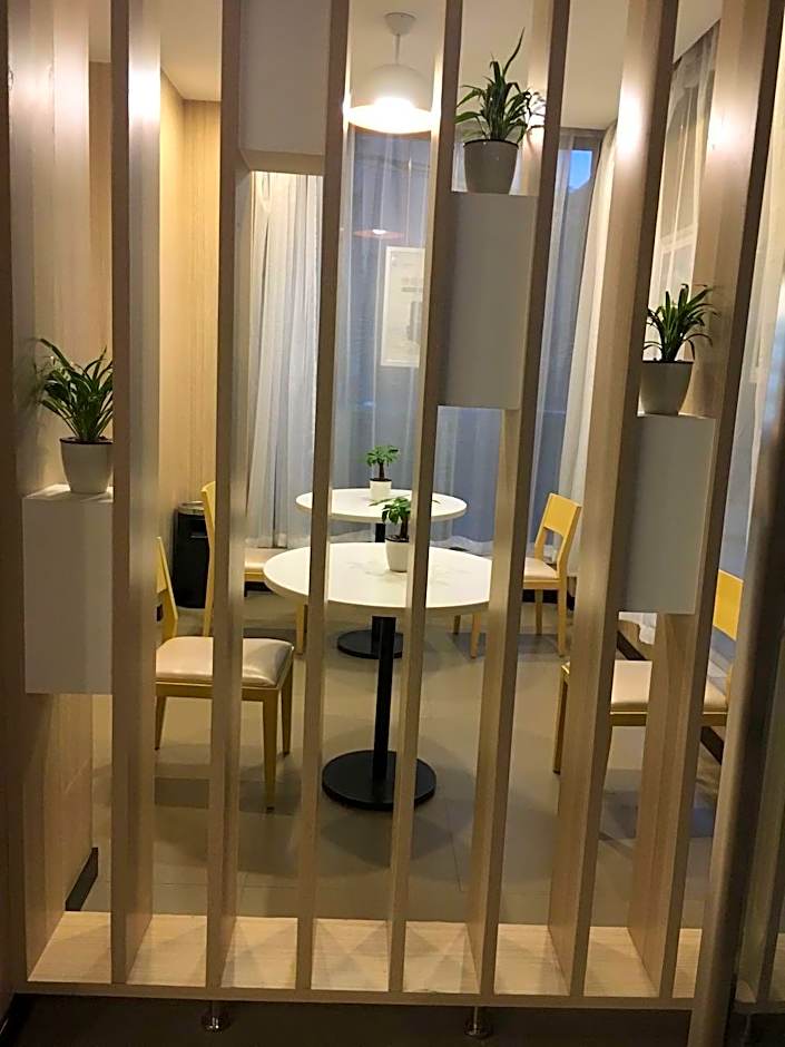 Hanting Hotel Lanzhou University Metro Station