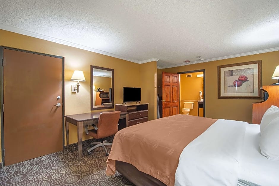 Quality Inn & Suites Ft. Jackson Maingate