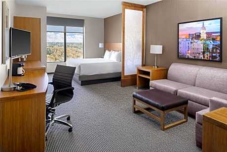 King Suite with Sofa Bed and Roll-In Shower - Disability Access