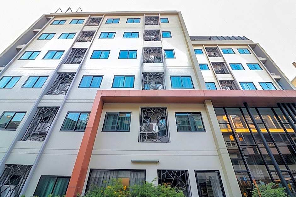 Aim House Bangkok Hotel - No parking