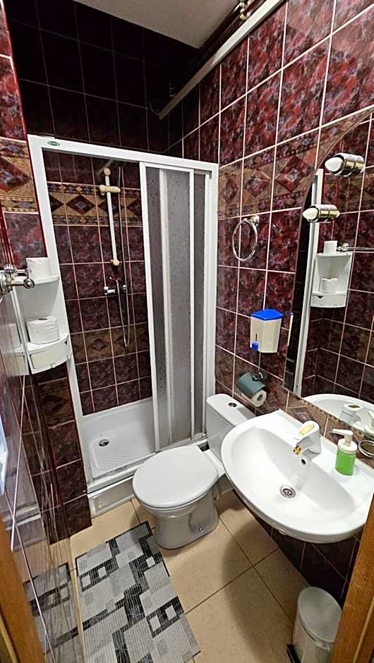 Hotel Daisy Budget