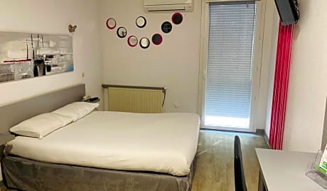 Classic Triple Room with 1 Double Bed and 1 Single Bed