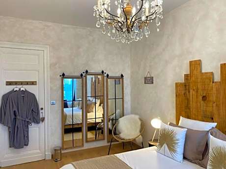 bella vista bedroom with queen size bed with private and separate bathroom
