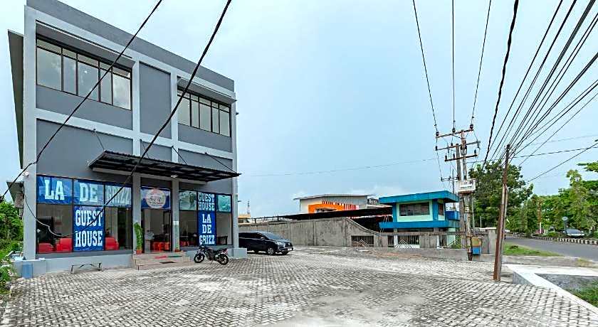 Urbanview Hotel La De Grizz Syariah Sampit by RedDoorz