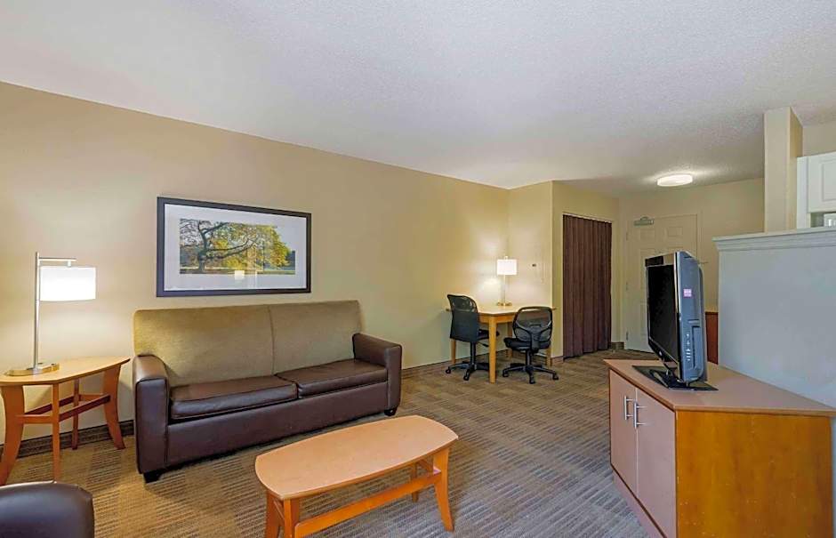 Extended Stay America Select Suites Tampa Airport Memorial – Tampa, FL