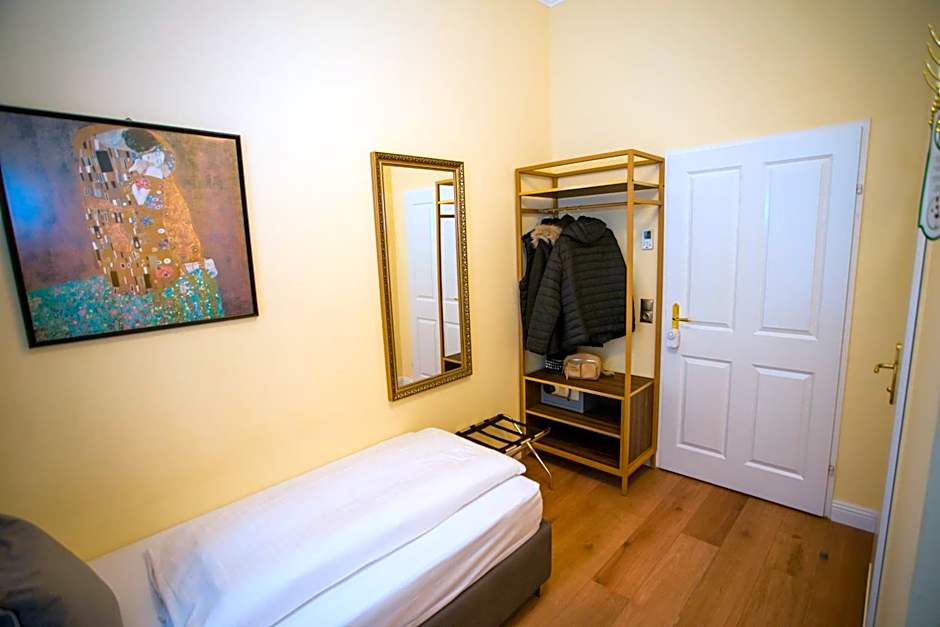 City Pension Stephansplatz I Self Check In I AC in all rooms