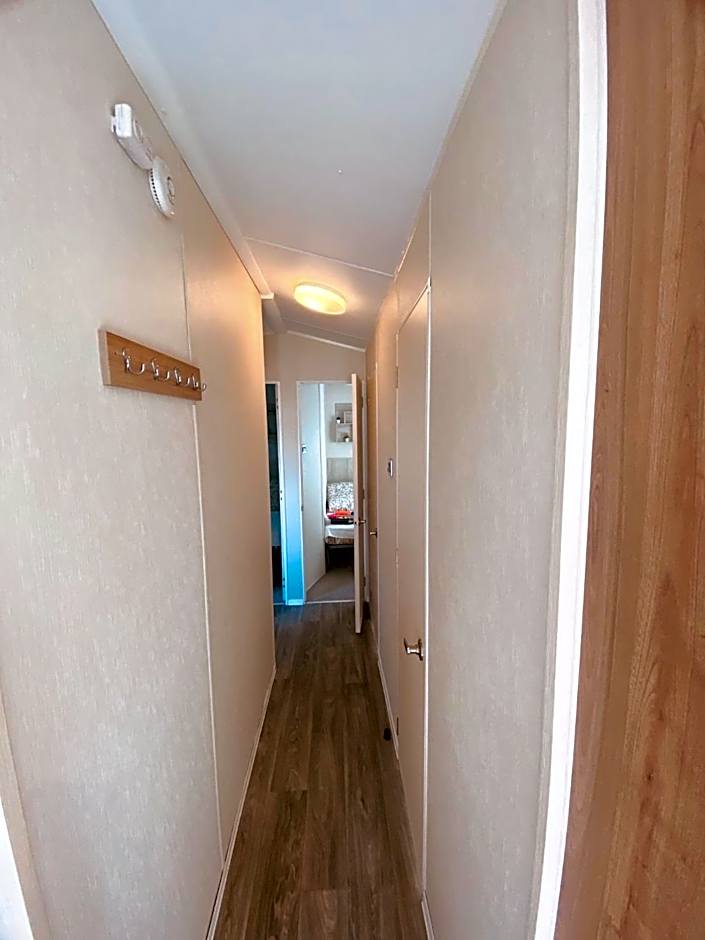 8 Bed Sun Decked Caravan Unlimited High speed Wifi and fun at Seawick Holiday Park