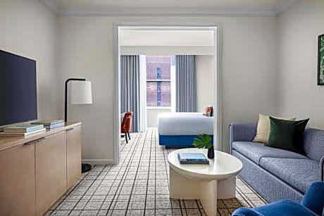 King Studio Suite with Bath Tub - Mobility Access