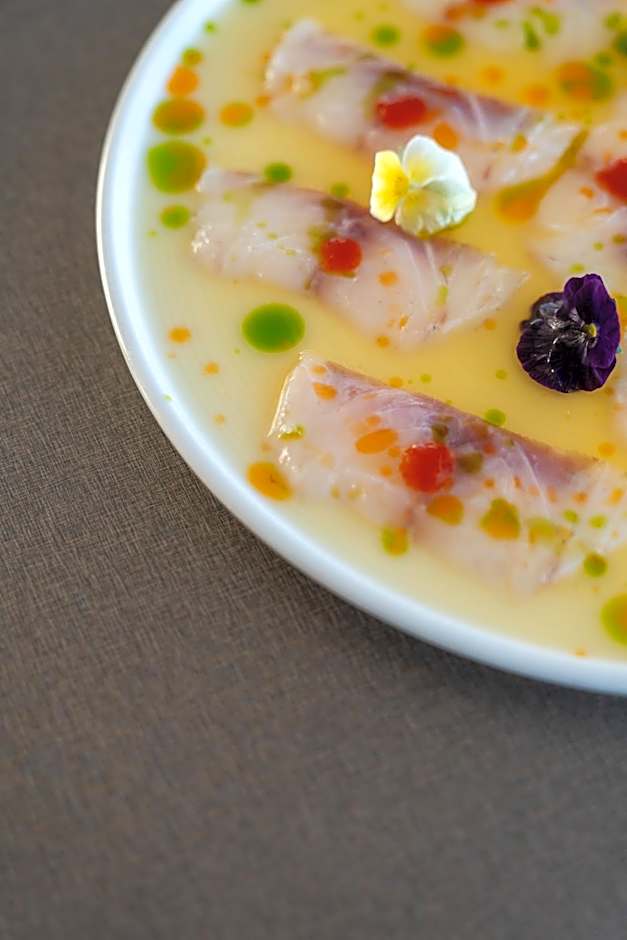 Sun Rocks Boutique Hotel - Caldera View Suites & Sunset Dining Experience