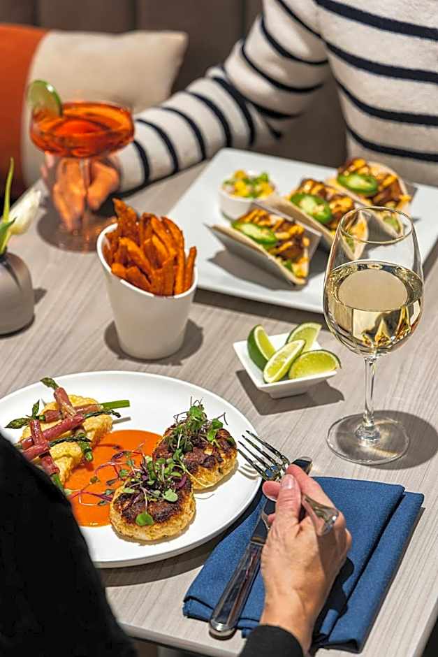 Crowne Plaza Virginia Beach Town Center by IHG