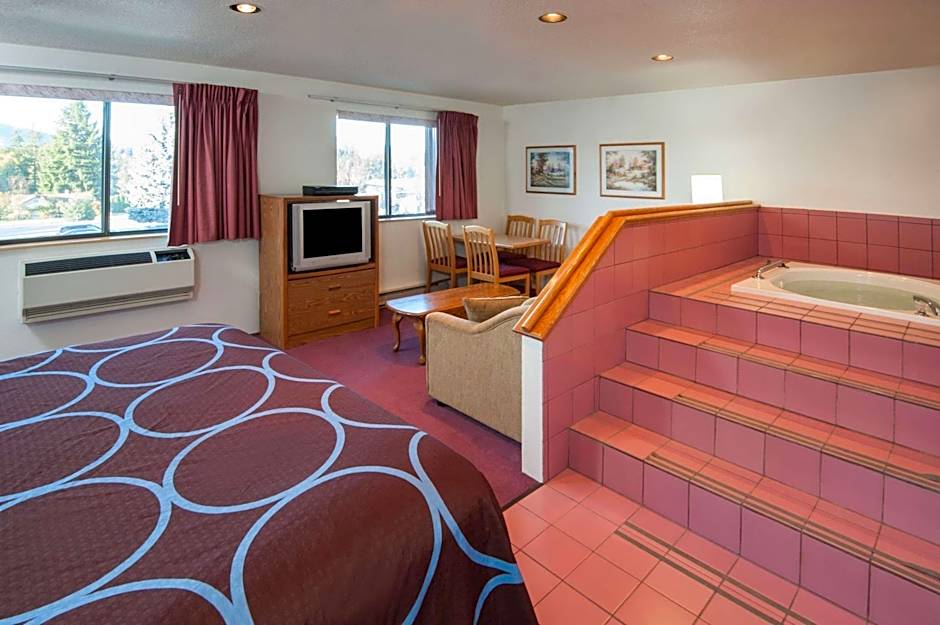 Super 8 by Wyndham Salmon Arm