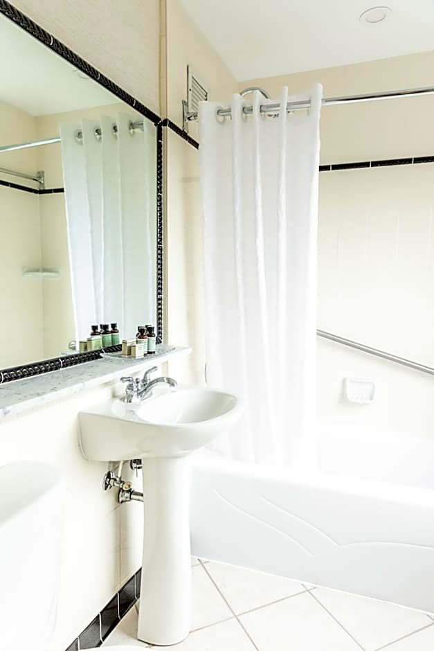 The Lord Nelson Hotel & Suites