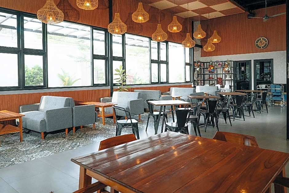Sans WM Hotel Blitar