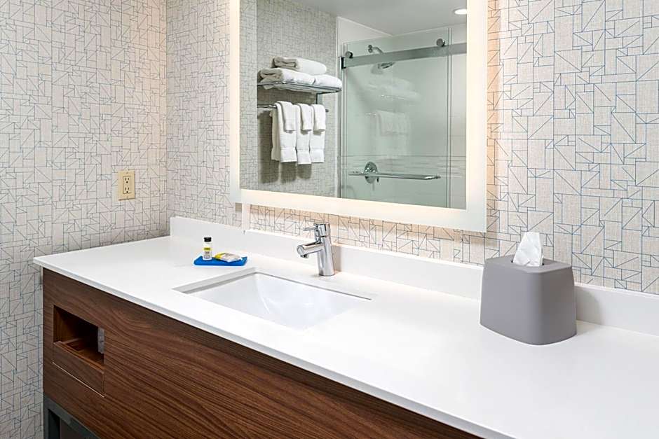 Holiday Inn Express Hotel & Suites Milton By IHG