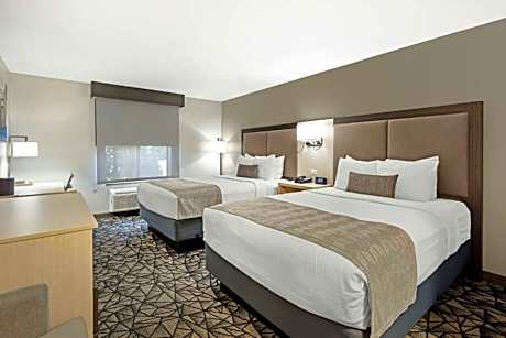 Queen Room with Two Queen Beds and Mobility Accessible Bathtub