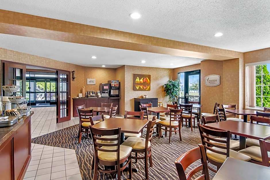 Sleep Inn & Suites Bay View Acme - Traverse City