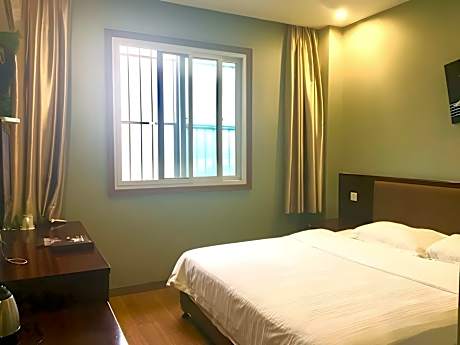 GTR - Guest Room with One 1.8M Bed