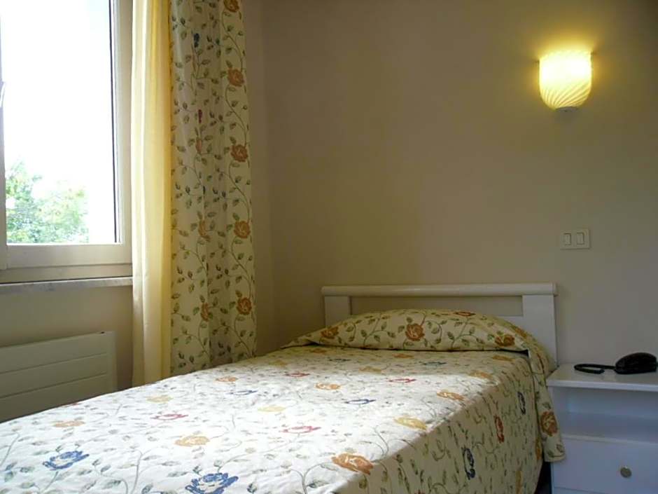 Photo 1 of 6 of Single Room