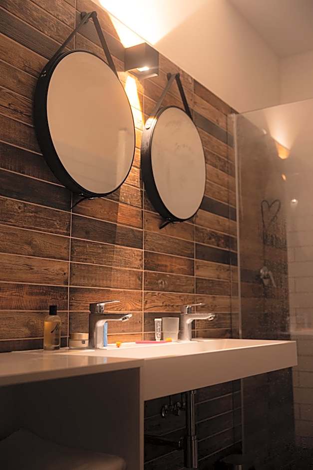 ART Hostel & Apartments