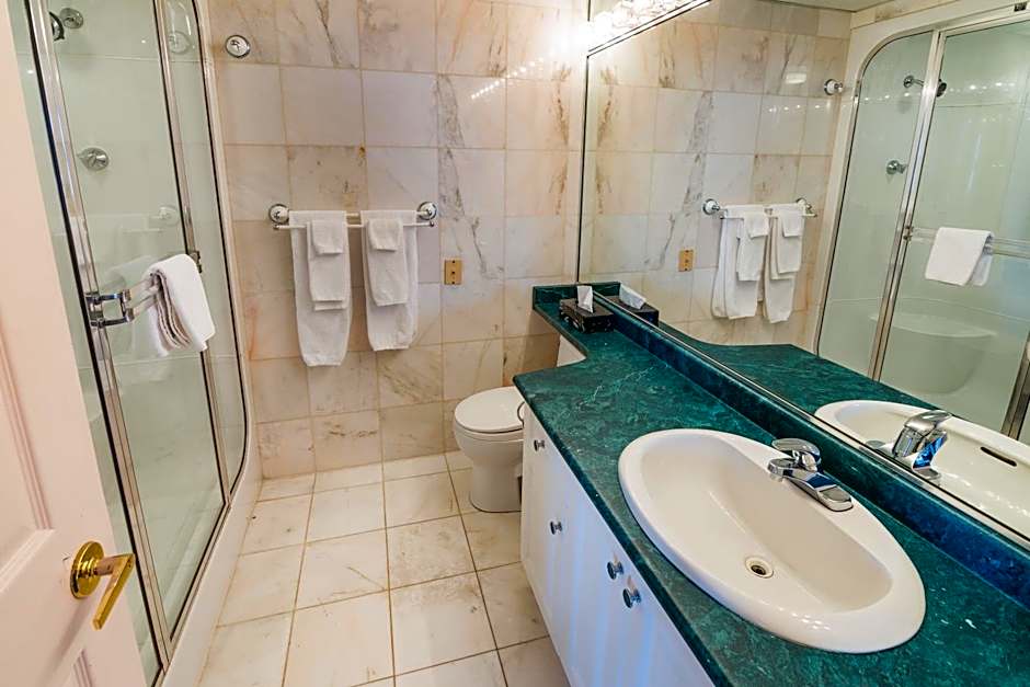 Ramada by Wyndham Thunder Bay Airlane Hotel