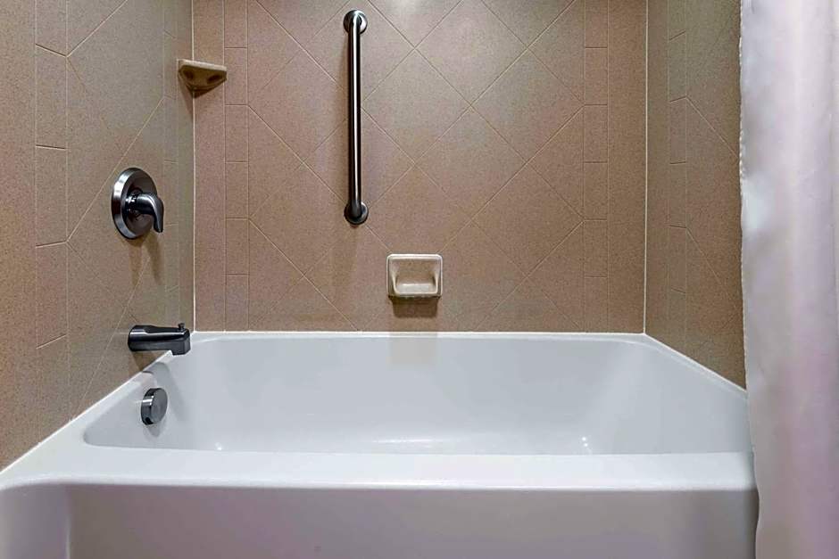 Hampton Inn By Hilton Springfield South Enfield