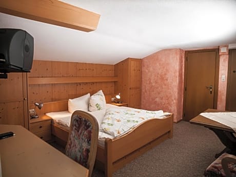 Family Two-Bedroom Suite ( 2 Adults + 2 Children )