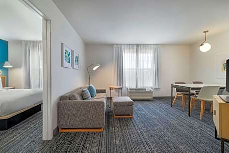 One-Bedroom Queen Suite with Sofa Bed - Hearing Accessible