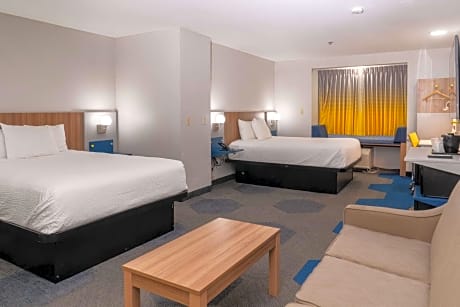 Deluxe Studio Suite with Two Queen beds/No Pets -  Non-Smoking