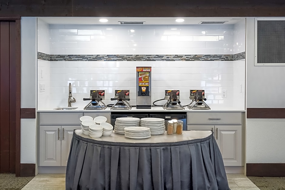 Blackcomb Springs Suites by CLIQUE