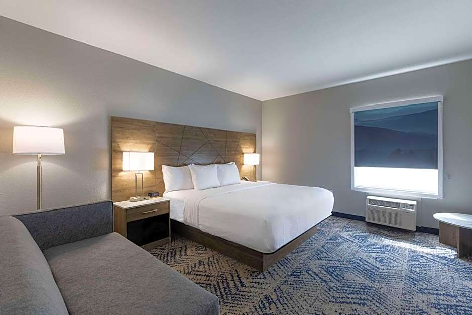 Rodeway Inn & Suites