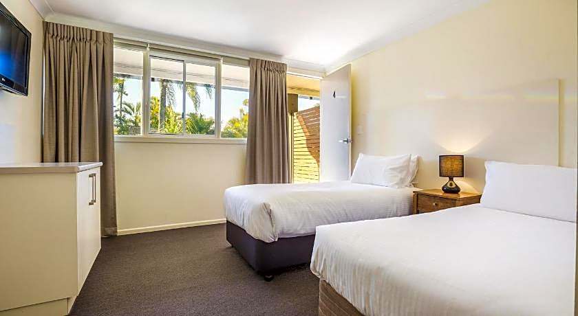 Nightcap at Golden Beach Tavern