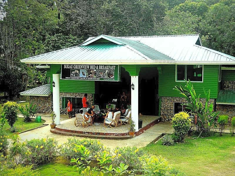 Sukau Greenview Bed and Breakfast