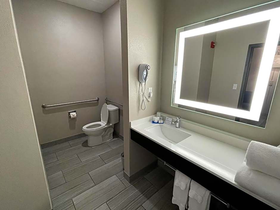 Holiday Inn Express Hotel and Suites Ada By IHG