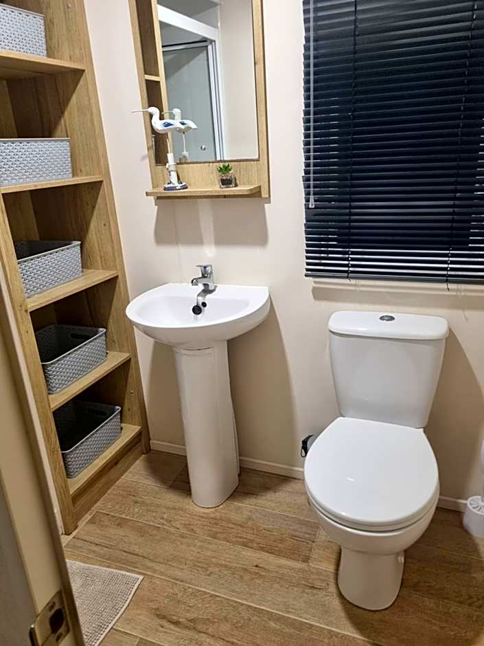 Luxury caravan and Tattershall lakes with private hot tub and WiFi