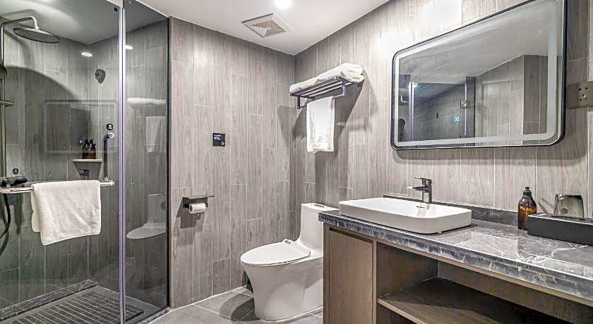 Insail Hotels (Guangyuanxincun Jingtai Pedestrian Street Guangzhou)