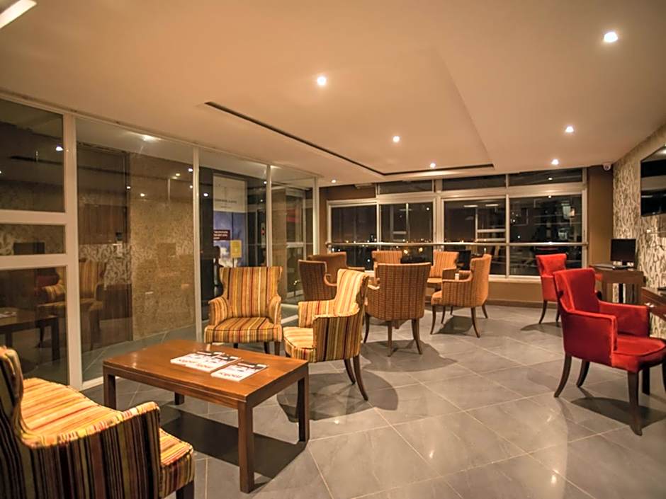 Cloud Hotel & Suites