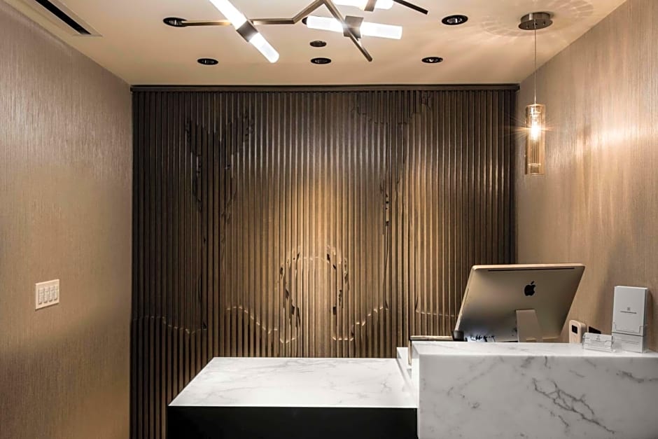 LondonHouse Chicago, Curio Collection by Hilton