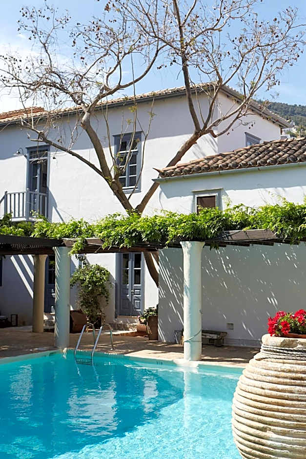 Bratsera Boutique Hotel