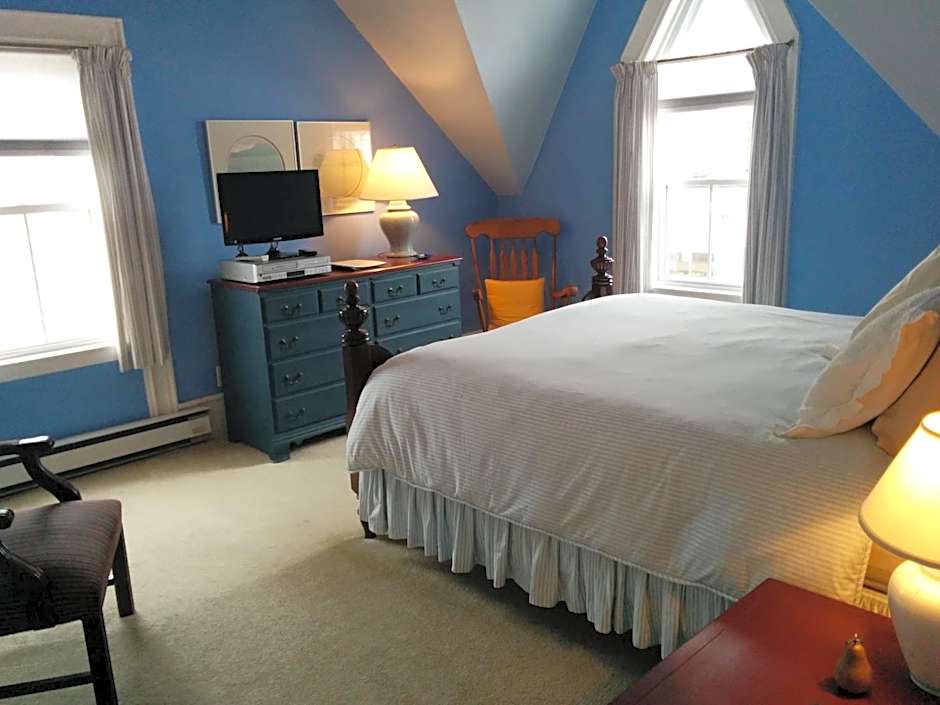 Fairmont House Bed & Breakfast