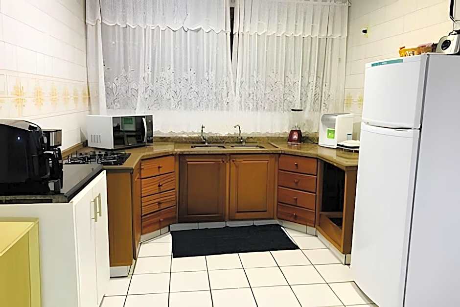 Casa Ampla - Climatizada - 1 suite-2 quartos-churrasqueira