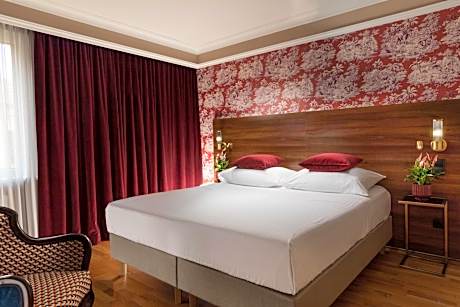 Signature King Double Room