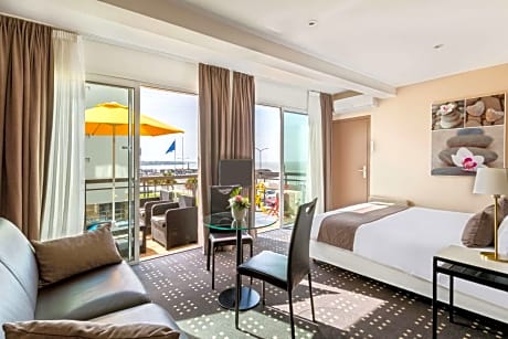 Junior Suite with Sea View and Terrace
