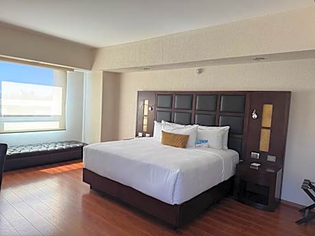 Superior King Suite - Non-Smoking