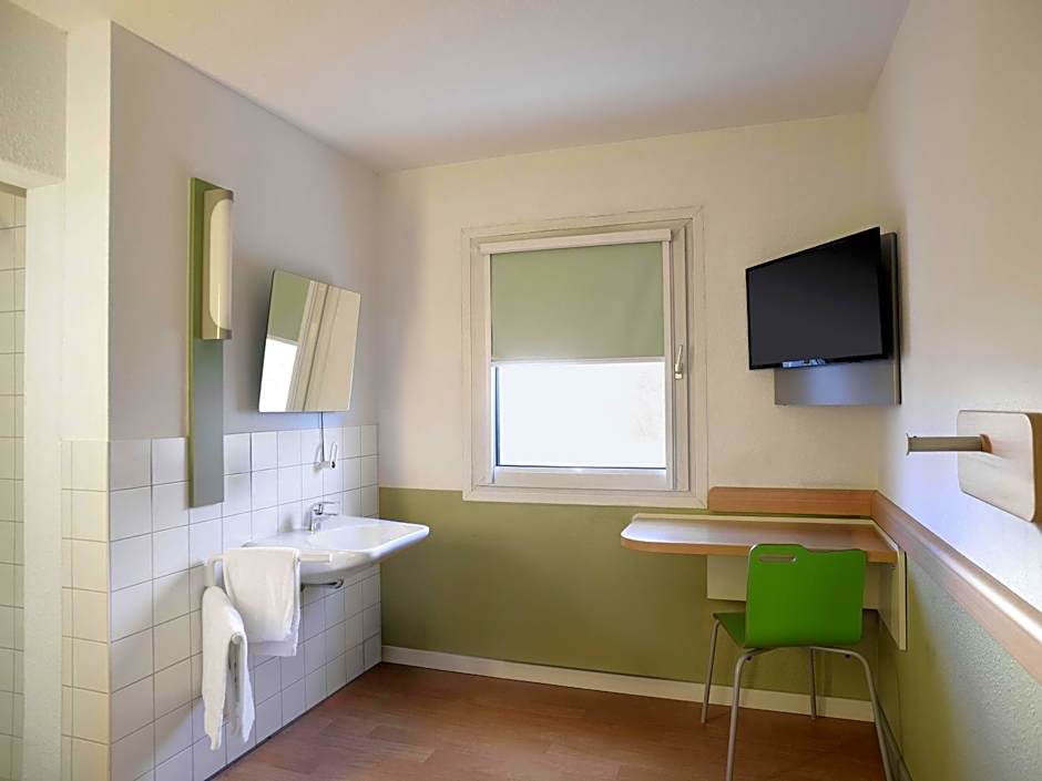 B&B HOTEL Rostock-Broderstorf