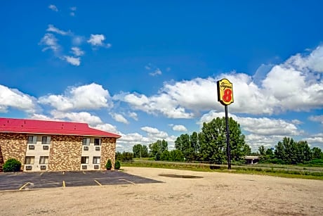 Super 8 by Wyndham Melrose