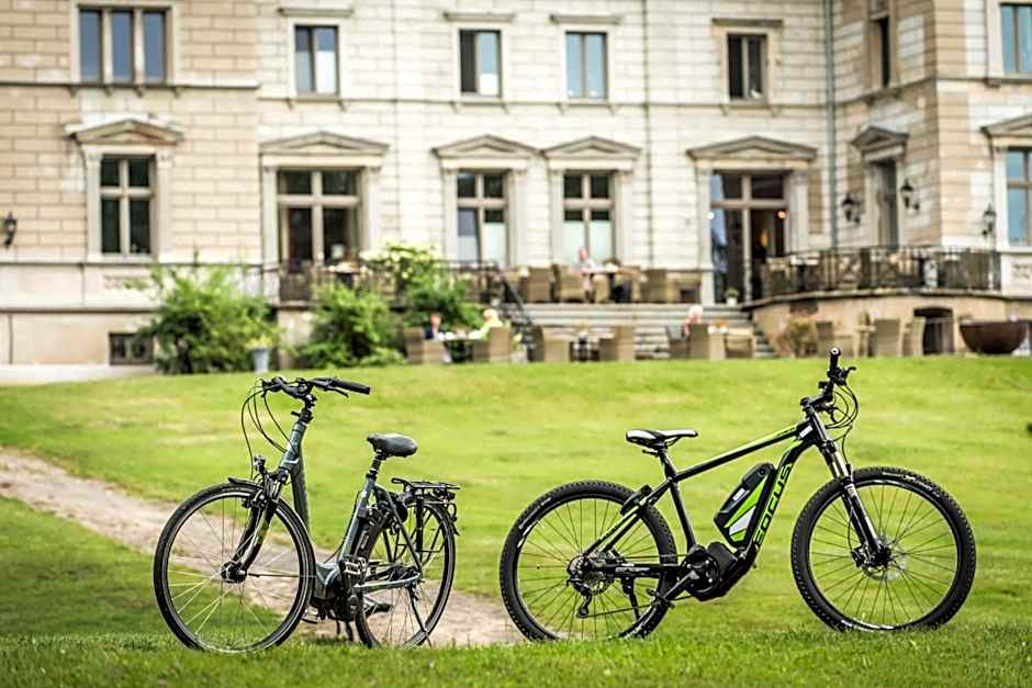 Schloss Kaarz mit Park